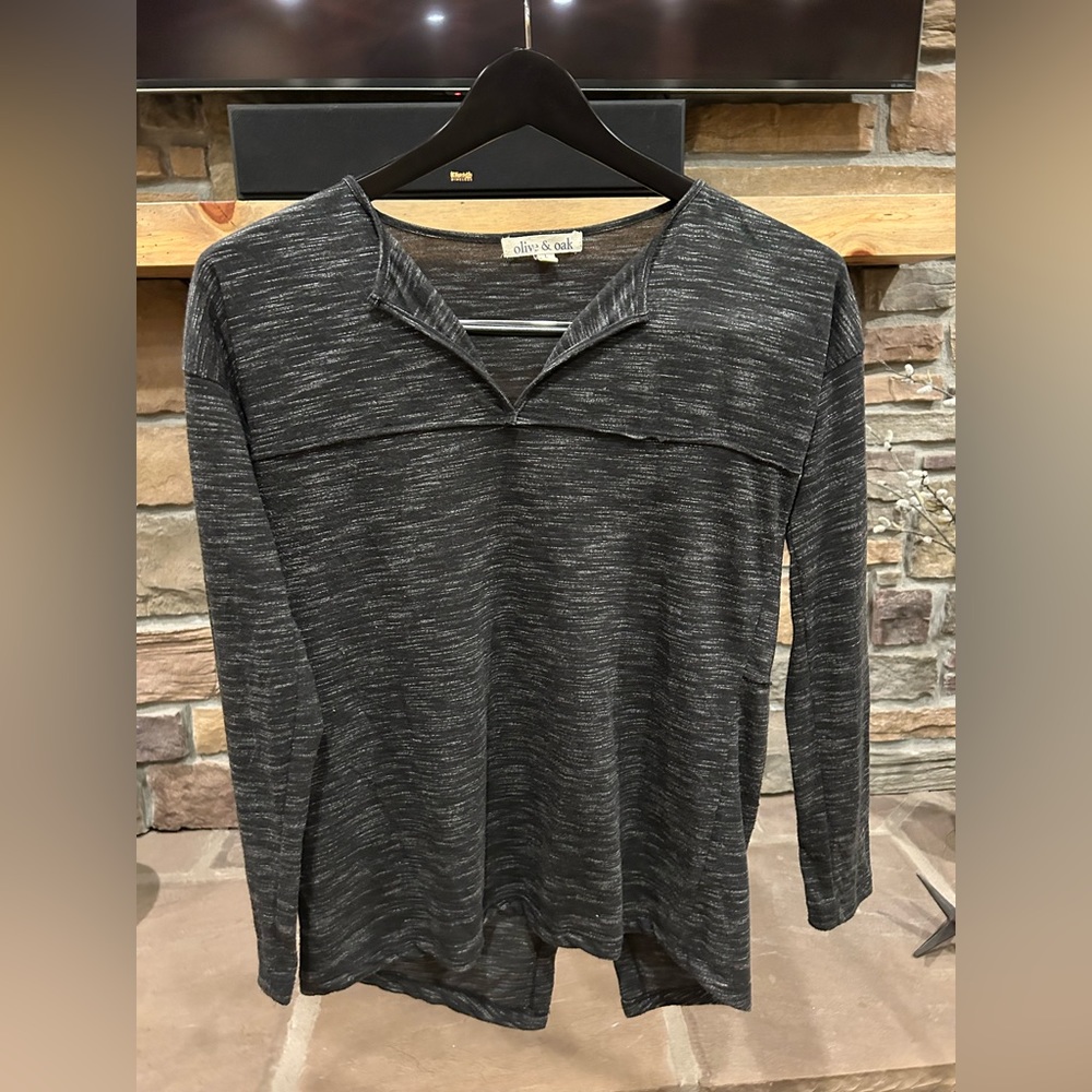 Olive & Oak Long Sleeve Pull Over Woman's